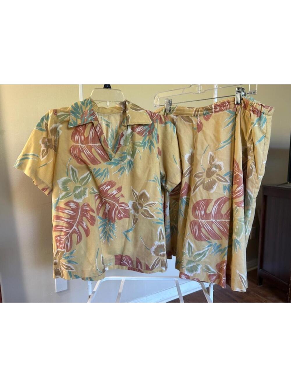 Vintage Two-Piece Floral Print Shirt and Short Set